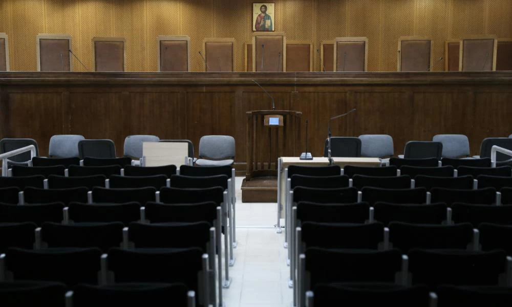 Ένωση Διοικητικών Δικαστών: Πάρτε πίσω την απόφαση για τα δικαστήρια